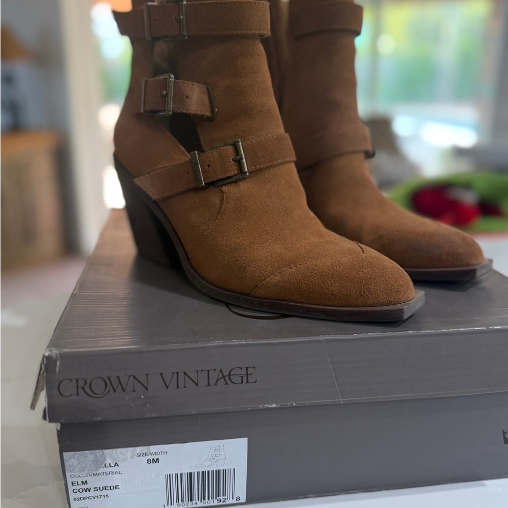 Crown Vintage Women's Tan Heeled Boots